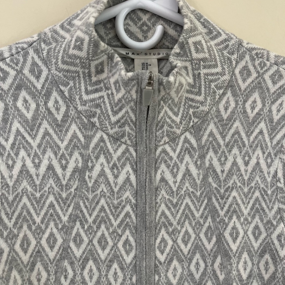 MAX STUDIO Gray & White Geometric  Pattern Full Zip Long Sweater Jacket NWOT - Picture 5 of 10